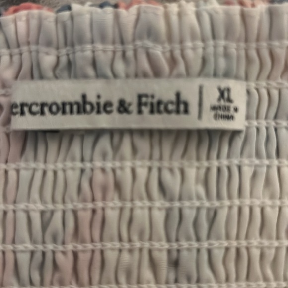 A&F Puff Sleeve Sweet Heart Crop Top - XL - Worn Once - Picture 4 of 4